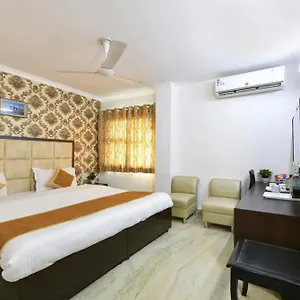 Hotel The First By Goyal Hotelie